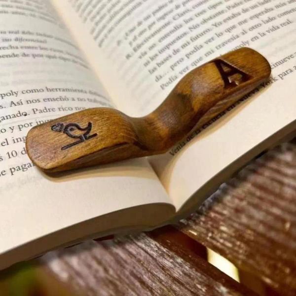 Creative Wooden Thumb Bookmark Pagina di supporto per la lettura di una mano Pagina Conveniente per gli amanti degli uffici