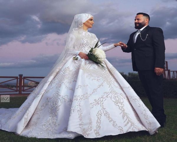 Luxus Perlen muslimisches Hochzeitskleid Dubai Arabisch Kristall Langarm Satin Hochhals Brautkleider Custom Made Vestidos de Novias5714891