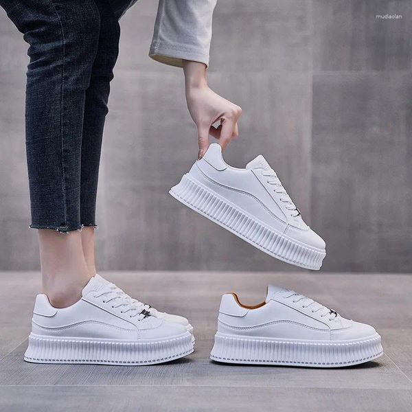 Scarpe casual 2024 Spring/Autunno Women Fashion White Running Woman Flat Vulcanize Lace-Up Sneaker