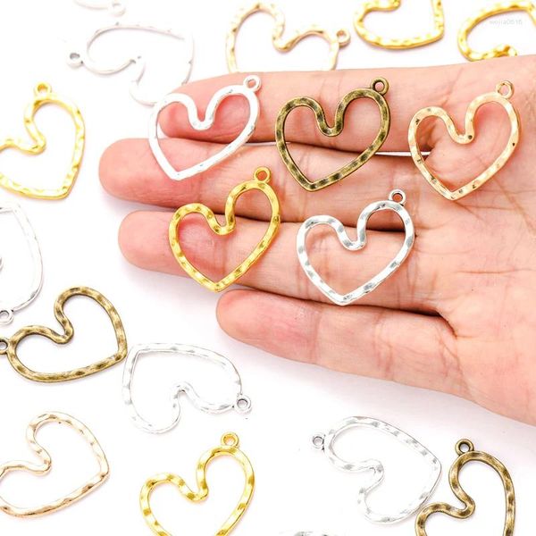 Charmos 15pcs 5 Color Oblíquo Hollow Heart em forma de coração para colar Keyring Pingente DIY Acessórios de jóias artesanais 28 25mm A135