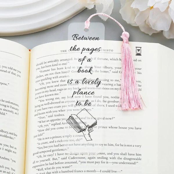 Tra le pagine di un libro è un posto incantevole per essere creativi bookmark acrilici bookmark design per leggere gli amanti con nappa