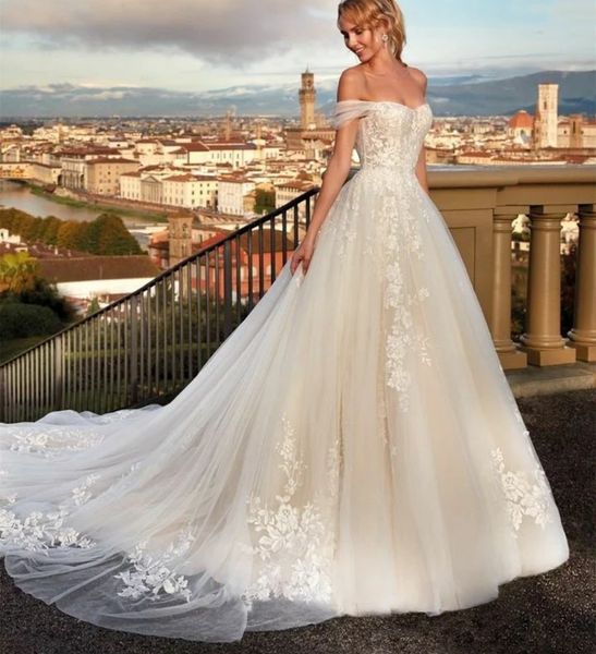 Abiti da sposa in pizzo lungo di classe da spalla a spalla a-line tulle a Ivory Sweep Lace sugli abiti da sposa semplici per donne