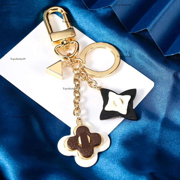 2023 Designer di marchi multicolore Designer chiave Chain Womens Fashion Cuckle Keychains Auto Keyring in pelle fatta a mano da donna Borse a sospensione Edizione originale