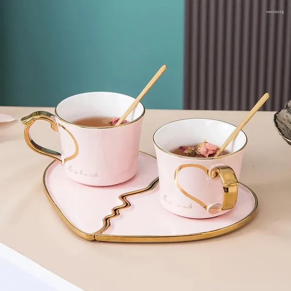 Canecas de um par de xícaras de café com pires e colheres em aro de ouro Creative Tea Cup Set