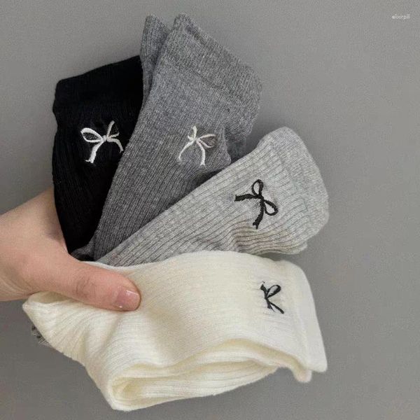 Frauen Socken Lolita Hollow Out Girls süße Spitzenbogen mittlerer Röhrchen Socken lässige Crew Lose Sox Sommer Koreanisch Preppy Long Strümpfe