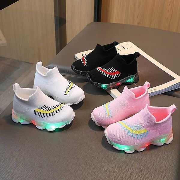 Sneaker autunno Nuove scarpe per bambini leggeri a led Shoeste per calzini a maglia traspirato ragazzi ragazzi scivolosi scarpe sportive casual ragazze scarpe da corsa luminosa tenis q240506