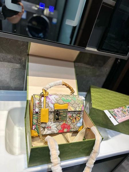 Designer Garatta a tracolla singola bola trasversale Borsa a tracolla maniglia di bambù Modello fiore Treasure Box Scatola piccola scatola.