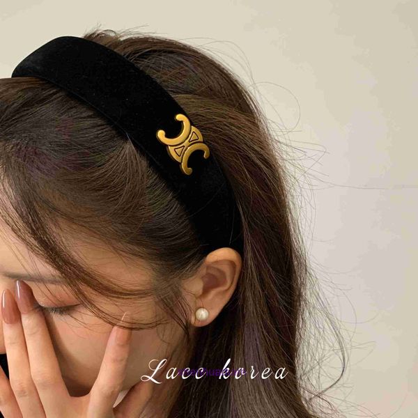 Fabrikauslass Großhandel koreanischer Schmuck Velvet-Stirnband für Frauen im Herbst und Winter High-End High-End High Skull Top Black Temperament Hair Clip