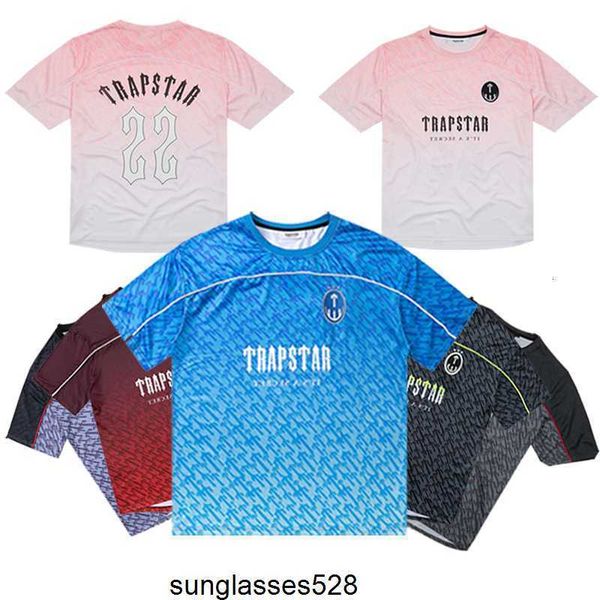 2023 Summer Trapstar Treve Designer de camisa Mensa de futebol casual Manga curta Mesh solta Camiseta de streetwear de gradiente seco rápido