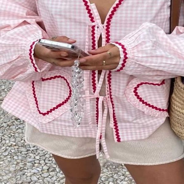 Женские блузкие рубашки простые бабочки с кружевной сумкой для сердца женская рубашка свободная розовая пушистая рукава женская рубашка 2024 Спрингсммер повседневная и уникальная женская уличная одежда