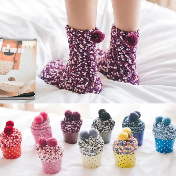 Kadınlar SOCKS 5 Çift/Lot Renkli Sıcak Kalın Çorap Sevimli Sonbahar Kış Lady Kız Orta Tüp Zemin