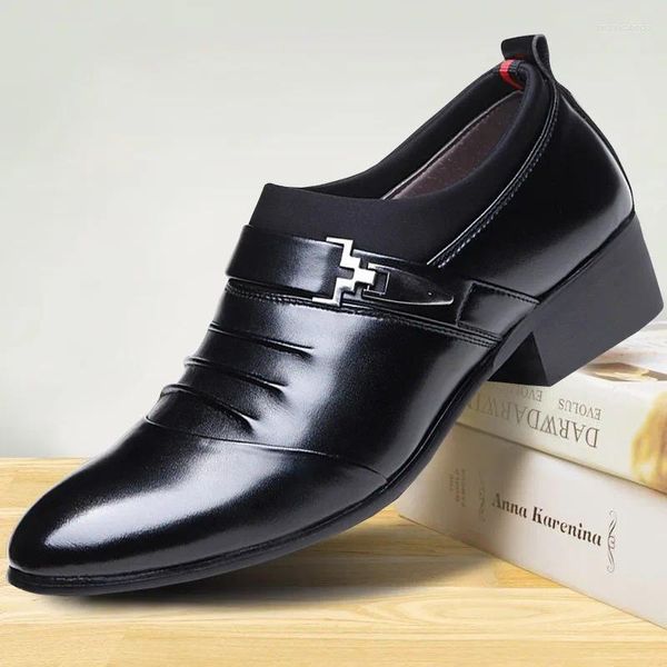 Sapatos casuais Mazefneg Patent Leather Men 2024 deslize em mocassins formais mocassins Male negros italiano dirigindo