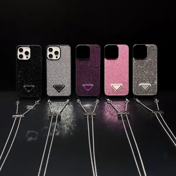 İPhone 15 Pro MAX 14 Pro Max 13 12 11 14 için lüks Bling Glitter Telefon Kılıfı Tasarımcısı 15 Plus Case Moda Rhinestone Pırlanta Üçgen P Crossbody Zincir Sling Case