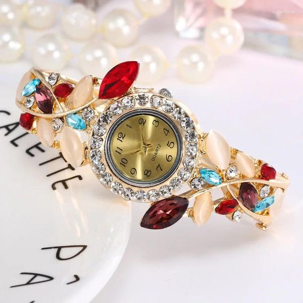 Нарученные часы Женские винтажные Quartz Watches Fashion Othestone Flower Ladies Brangle Bracelet Роскошные стальные часы женские часы