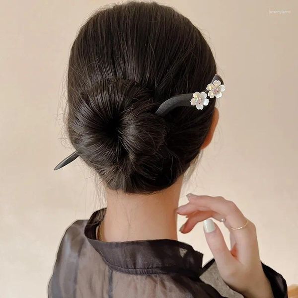 Saç klipleri Çin tarzı vintage ahşap kamelya çiçek zirkonya saç tokası kadınlar için moda sarmal mücevher minimalist aksesuarlar