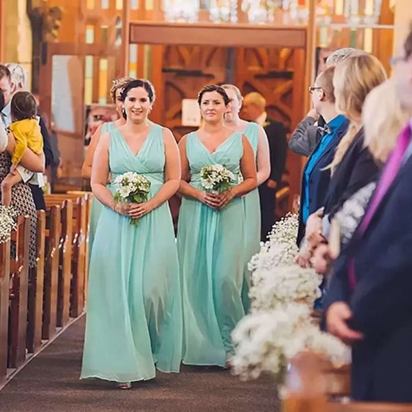 Abiti Mint Green Chiffon Bridesmaid Designer V Neck Pavimento Lunghezza Plus Dimensione MAID OF Honor Country Beach Wedding Wedding Abito da sera formale Vestidos S Estidos