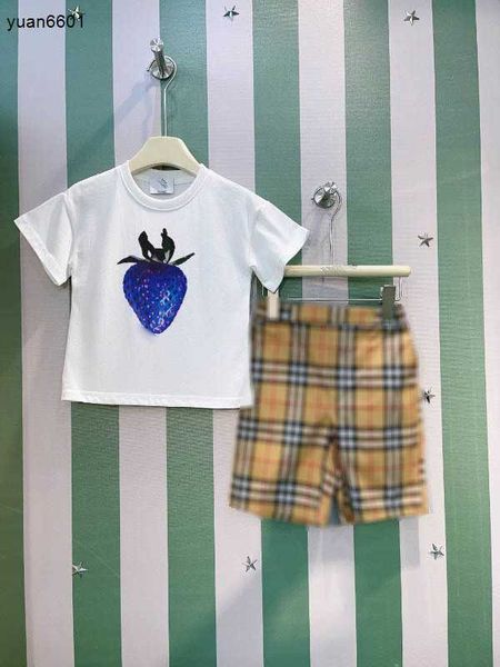 Популярные детские спортивные костюмы Summer Boys Set Kids Designer Размер одежды 100-160 см. Синий клубничный рисунок футболка и джинсовые шорты 24 апреля