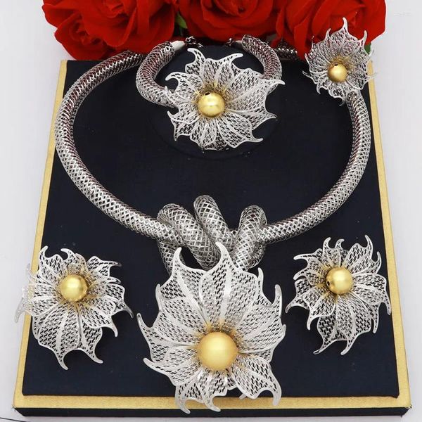 Orecchini da collana set Dubai Woman Jewelry Brazillian Gold Twisted Simple Flower Style