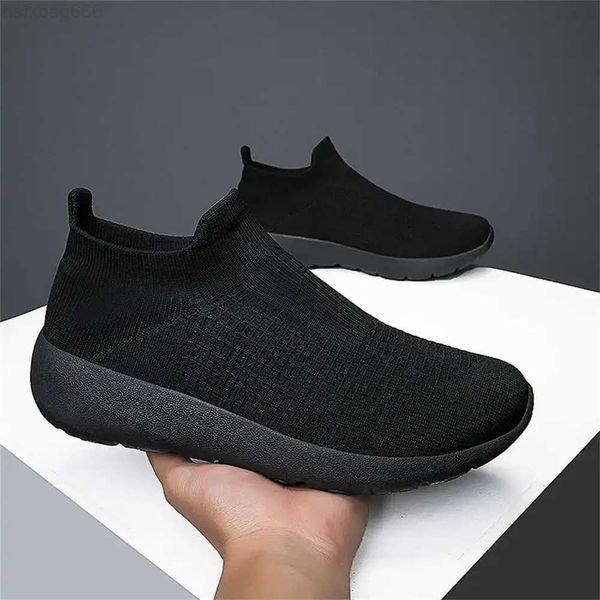 Kleidungsschuhe auf 42-43 Schuhe aufgrund goldener grauer Stiefel Herren Retro Sneaker Sport High Tech Lux Markennachrichten von China Daily 240506