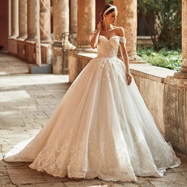 2024 Nuovo abito da sposa Off the Hall Lace Appliques A-Line Court Train Princess Bridal Formale Abito da costi per personalizzato