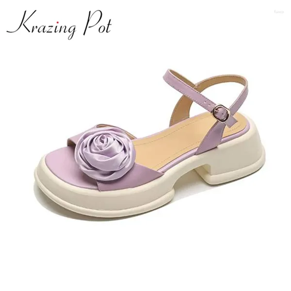 Sandálias krazing macote plataforma de couro de vaca tiras de fivela peep dedo sapatos de verão flores de decoração plataforma med saltos de saltos