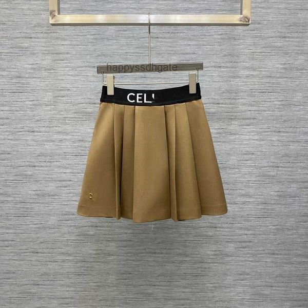 Designers de luxo de SKIRTS NOVOS Mens e mulheres de manga curta seca de roupas esportivas 2023 Early Spring Rubber Band Band Pleated Meio forro de saia curta versátil