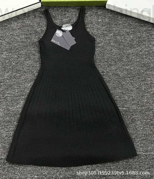 Abiti casual di base Skirtsskorts Designer Nuovo stile in primavera il tuo gilet imbrattato abito nero a maglia Slimi e gonna Mig5 W4PC