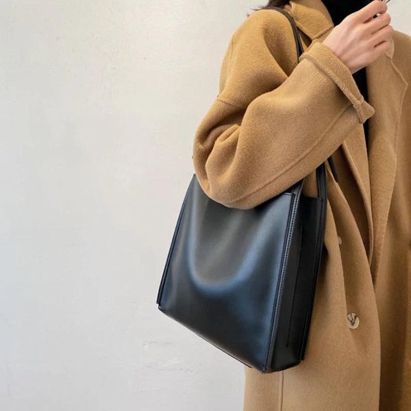 Bolsas noturnas em 2024 alça de ombro de alta qualidade com bolsa vintage de couro sintético de Broruoch de designer