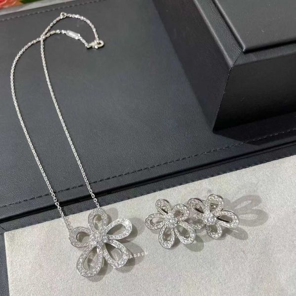 Fashion incolore incolore la grande collana di fiori per donne placcate con colletto da fata da sole a diamante a diamante 18k con logo