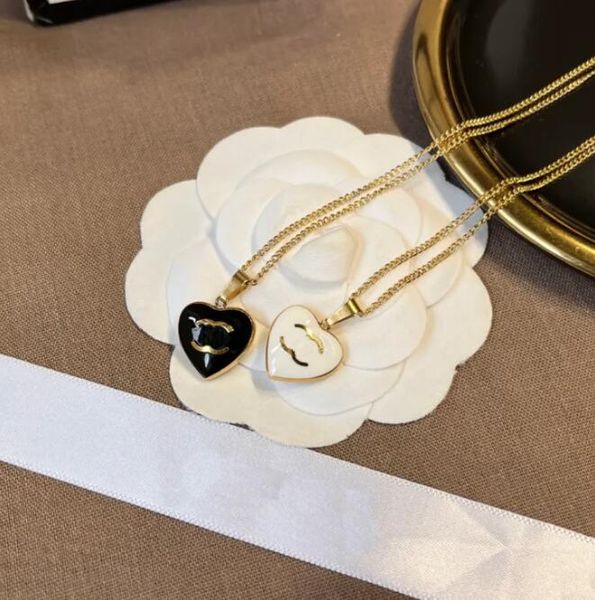 Designer di marca smalto cuoio cuoio collana a ciondolo donna di alta qualità catena a forma di cuore bianco a forma di cuore Lady in acciaio inossidabile Accessori di gioielli regolabili