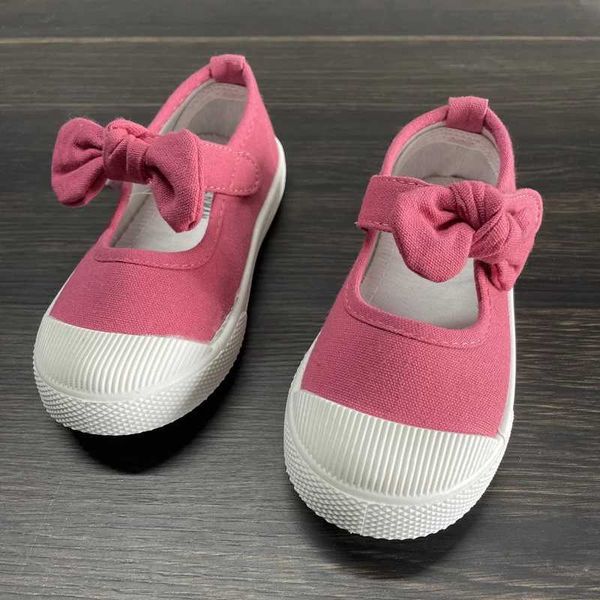 Turnschuhe Babyschuhe Canvas lässige Kinderspitzenbogen reiner Zucker Sportschuhe Kinderschuhe weiche Schuhe 21-30 Klassiker Q240506