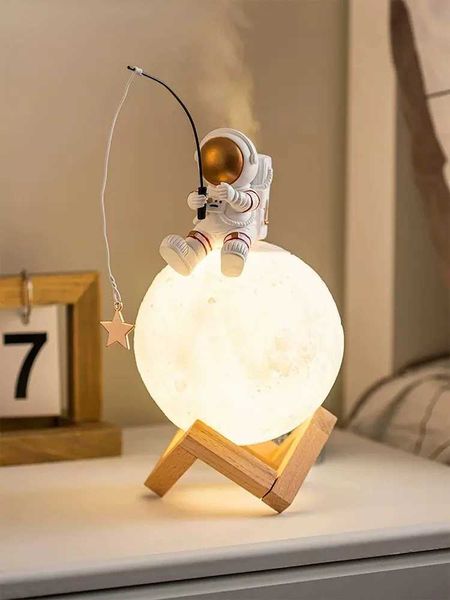 Dekorative Objekte Figuren LED Astronaut Figuren Luftbefeuchter Mondlampe Nachtleuchte Mann Miniatur Kalt Nebelmaschine Zubehör Home Geburtstag Geschenk T240505