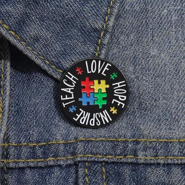 Broches personalizados Black Circular Broche Creative Autism Professor Série Metal Badge English Letter Acessórios Crachás para roupas