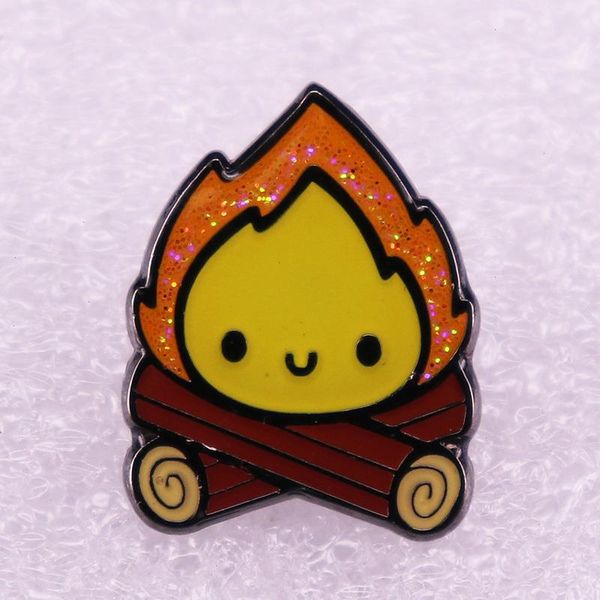 Heuls bewegende Burg funkelnden kleinen Feuerwehrmann und Brennholz Pin süße Anime -Filme Spiele Hart Emaille Pins Sammeln Sie Metal Cartoon Brosche