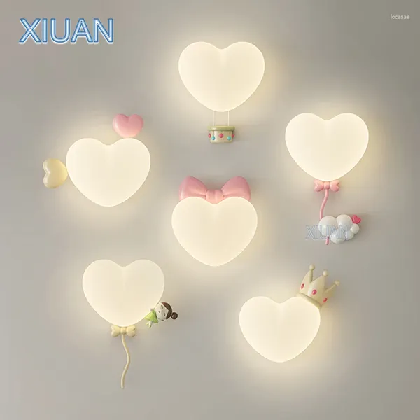 Lampada da parete Love Light Romantic Princess Room Lampade Pink Crown Heart Design al letto a LED per la camera da letto per bambini