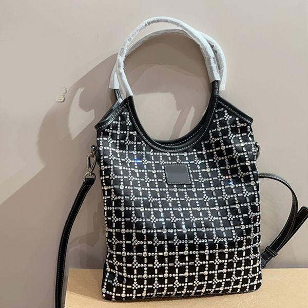 Кристаллические сумки дизайнеры Женщина модная сумочка поперечная кузов дизайнерские сумки на плечах мешки со столовой флэш -хрипл высококачественный кошелек на молнию