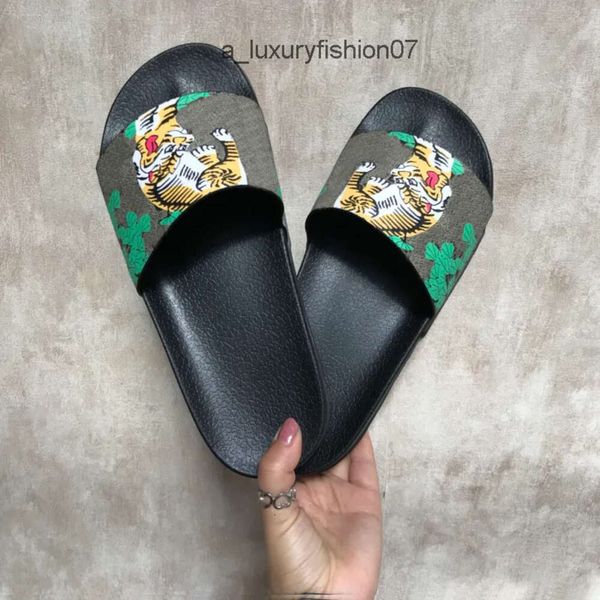 gucci gg Вы Flipers elegantes Tigres de luxo Moda sandálias de luxo homens Mulheres chinelas de gato tigre Design de verão Huaraches chinelos flip ggitys sdfi