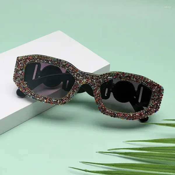 Güneş gözlükleri 2024 Kare Güneş Gözlükleri Kadın Kadın Açık Alışveriş Gölgeleri Elmas Sürüş Gözlük Retro Baş Oval UV400