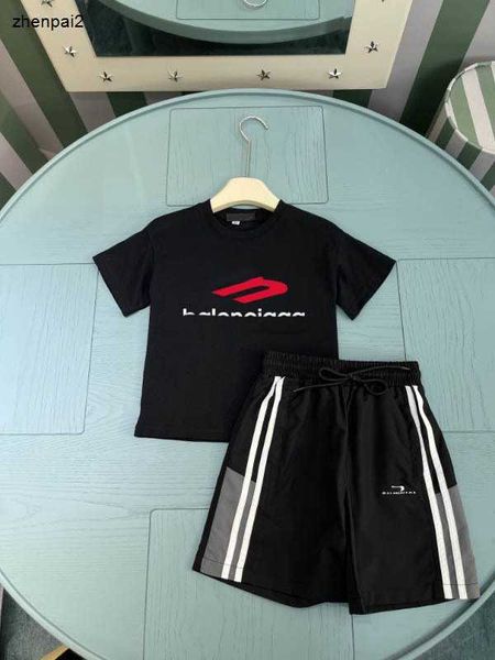 Luxus Baby Tracksuits Summer Boys Set Kids Designer Kleidung Größe 100-150 cm Logo gedrucktes T-Shirt und gestreifte Design Shorts 24APRIL