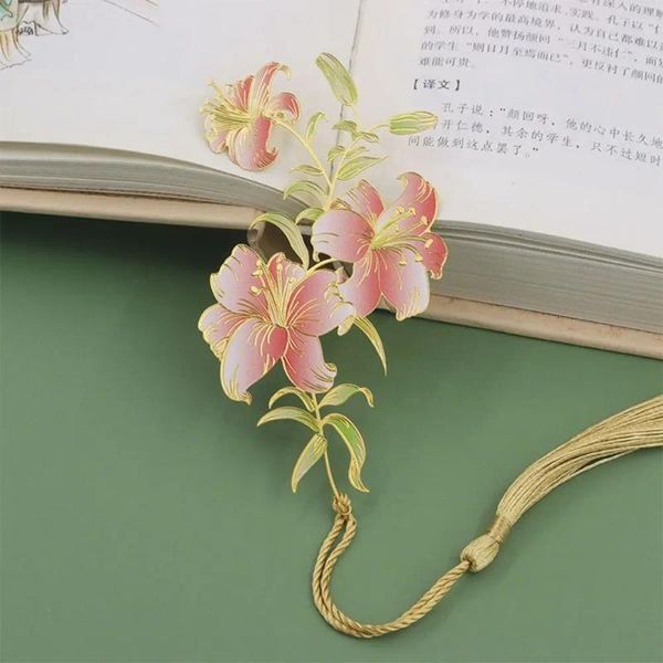 Fashion metal bookmaks cinese in stile floreale in ottone cavo segnalibri clip clip marchio lettura dono studente