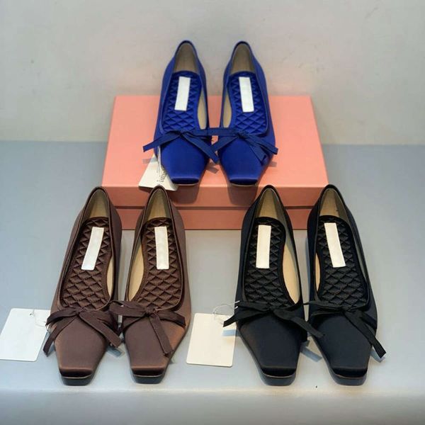 Sapatos femininos franceses autênticos, acessíveis e mofados com dedo do pé quadrado, boca rasa, salto baixo pequeno, fita de grade de diamante