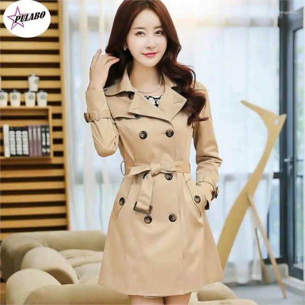 Trench femminile Pulabo Brand Europe Itay Autumn Female Classico a doppio petto Trench Longcoat Inghilterra Luxury Women Pea Coat