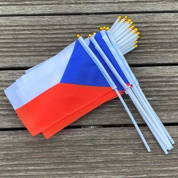 Banner bayrakları 100pcs 14 * 21cm Ulusal Çek el bayrakları plastik bayrak direği polyester baskı afiş