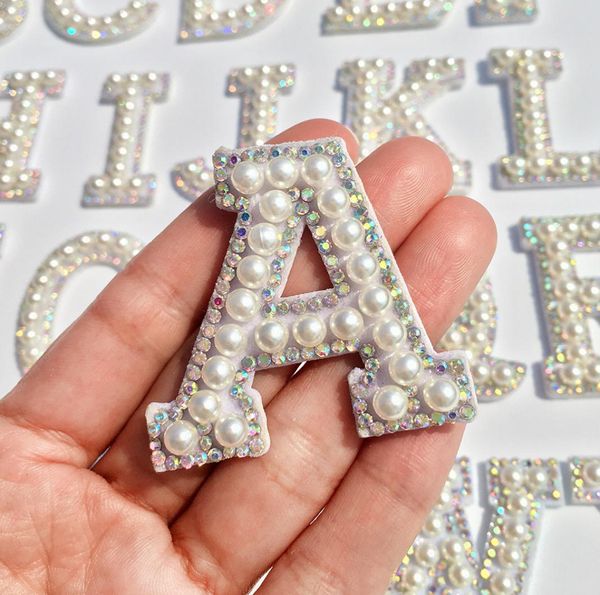 AZ Pearl Rhinestone Lettera inglese Cuci su patch Applique 3D Lettere fatte a mano in rilievo Patch grazioso Lettere carine Patch9346012