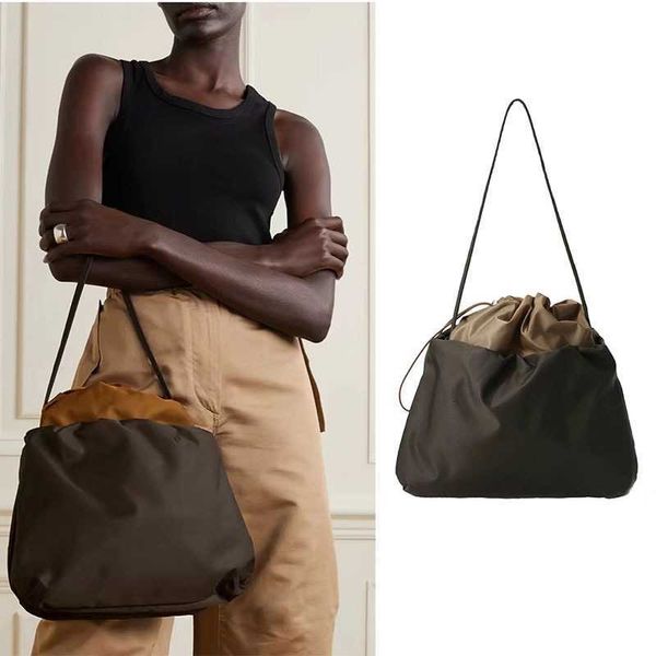 Tasche der kleinen Reihe mit Nylon Sommer eine Wolke Nummer Luxus -Crossbody -Menschen für den Frühling Advanced Sinne große Kapazität Pendlertasche Eins Schulter -Unterarm Frauen