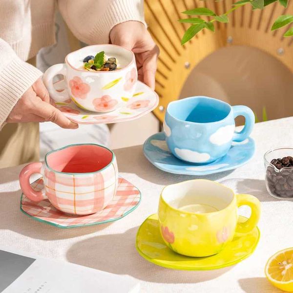 Tumbler Creative Ceramic Ceramic Ceramic Cubi di fiori dipinta a mano Coppa di caffè con tazza da tè al latte per la colazione a base di latte per la colazione a mano H240506