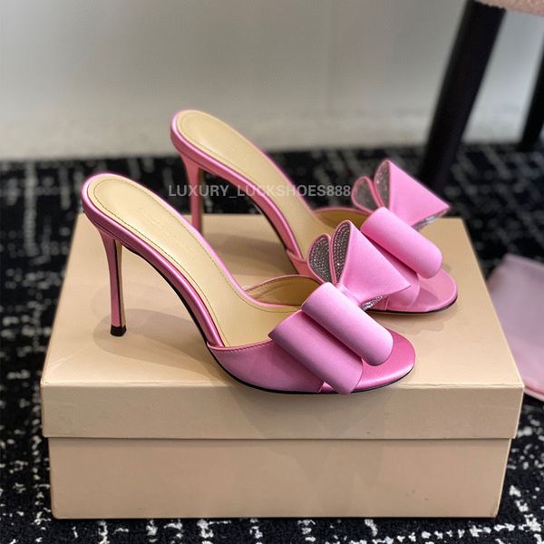 Top -Quality Pink Bow Seide Mach Mach Stiletto High Heels Slipper Bowtie Strass Sandals Kätzchen Heels Mules Luxus Designer Absätze Abendparty Schuhe Fabrik