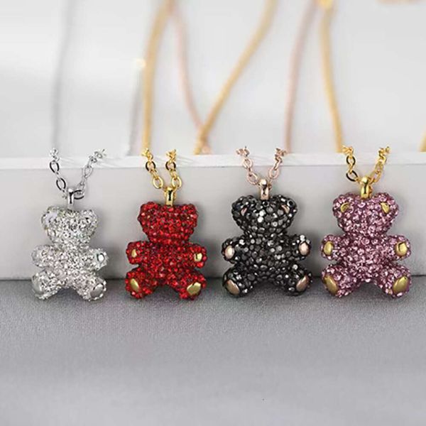 Swarovskis Halskette Designerinnen Frauen Original Qualität Luxus Mode Anhänger süßer Diamant Teddybären Halskette Pink vier Farbe Little Bärenkragen Kette für Frauen