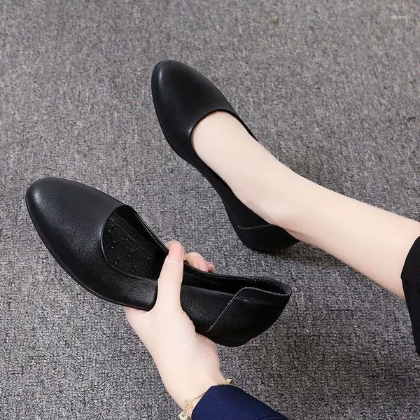 Scarpe casual tallone a cuneo puntato di punta bassa elegante nero per donne 2024 signore prezzo di abbigliamento calzatura estate con sconto