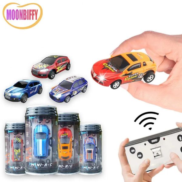 1 64 Fernbedienungssteuerung Mini -RC -Automobilbatterie betriebene PVC -Cans Packmaschine Driftbuggy Bluetooth Radio gesteuertes Spielzeugkid 240428